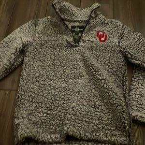 grey sweatshirt